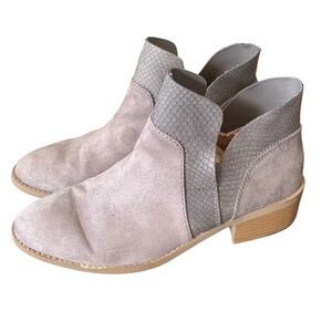 American Eagle Gray Suede with Faux Snakeskin Trim Ankle Booties Size 7